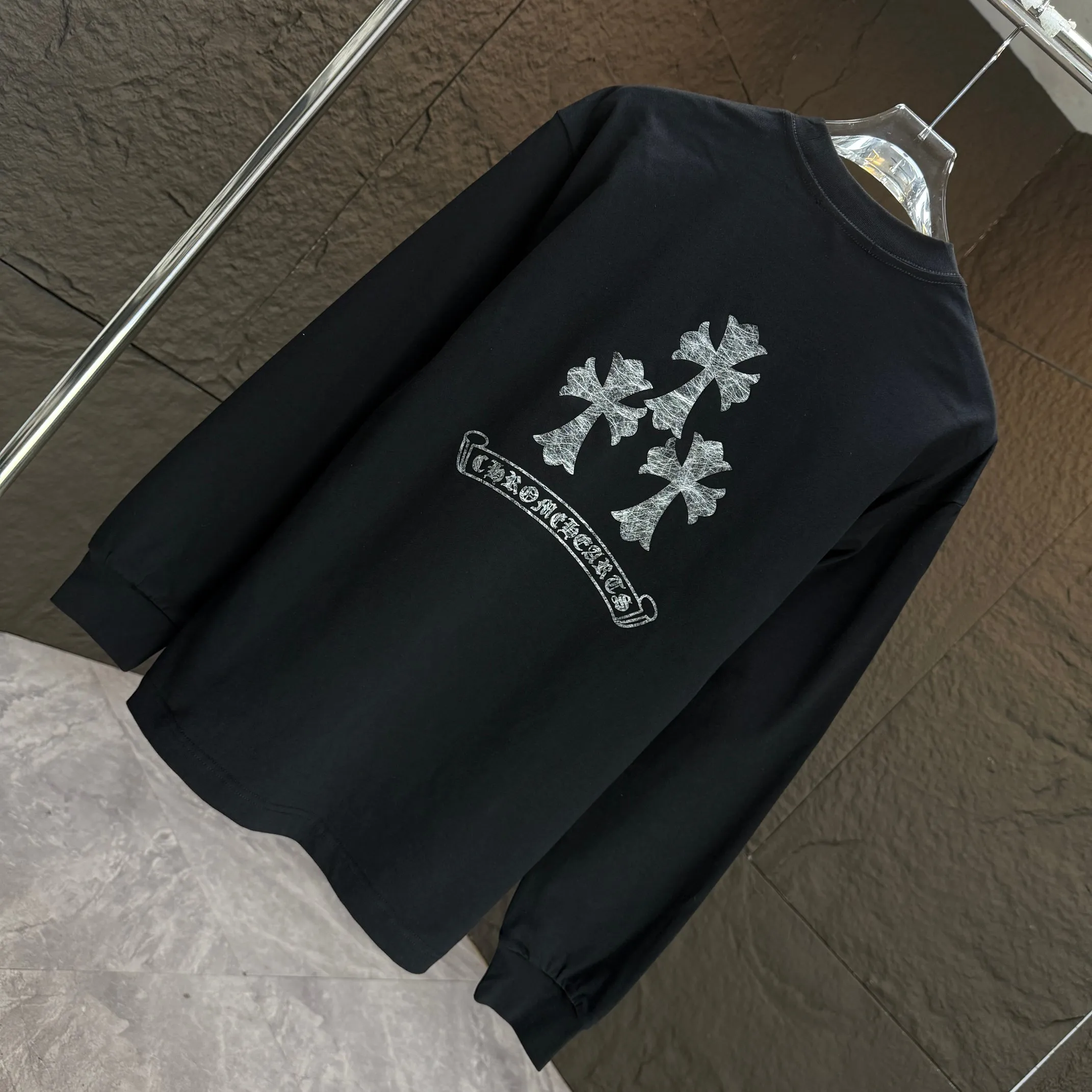 🅿️230 CH* Crow Heart* 2025 autumn and winter new thick long-sleeved T-shirt 320g pure cotton Sanskrit cross logo silver thread Color: Black White Angora Red Size: S M L XL